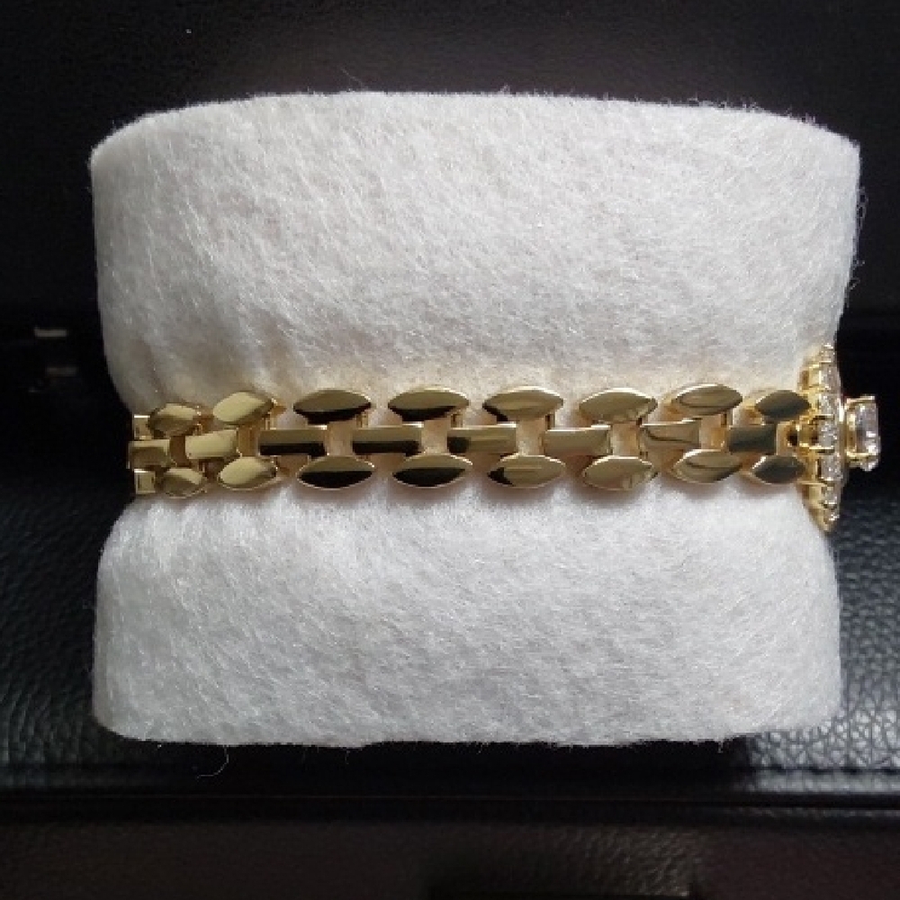 Elegant 14k Gold Plated Bracelet with CZ Accent - Picture 6 of 6